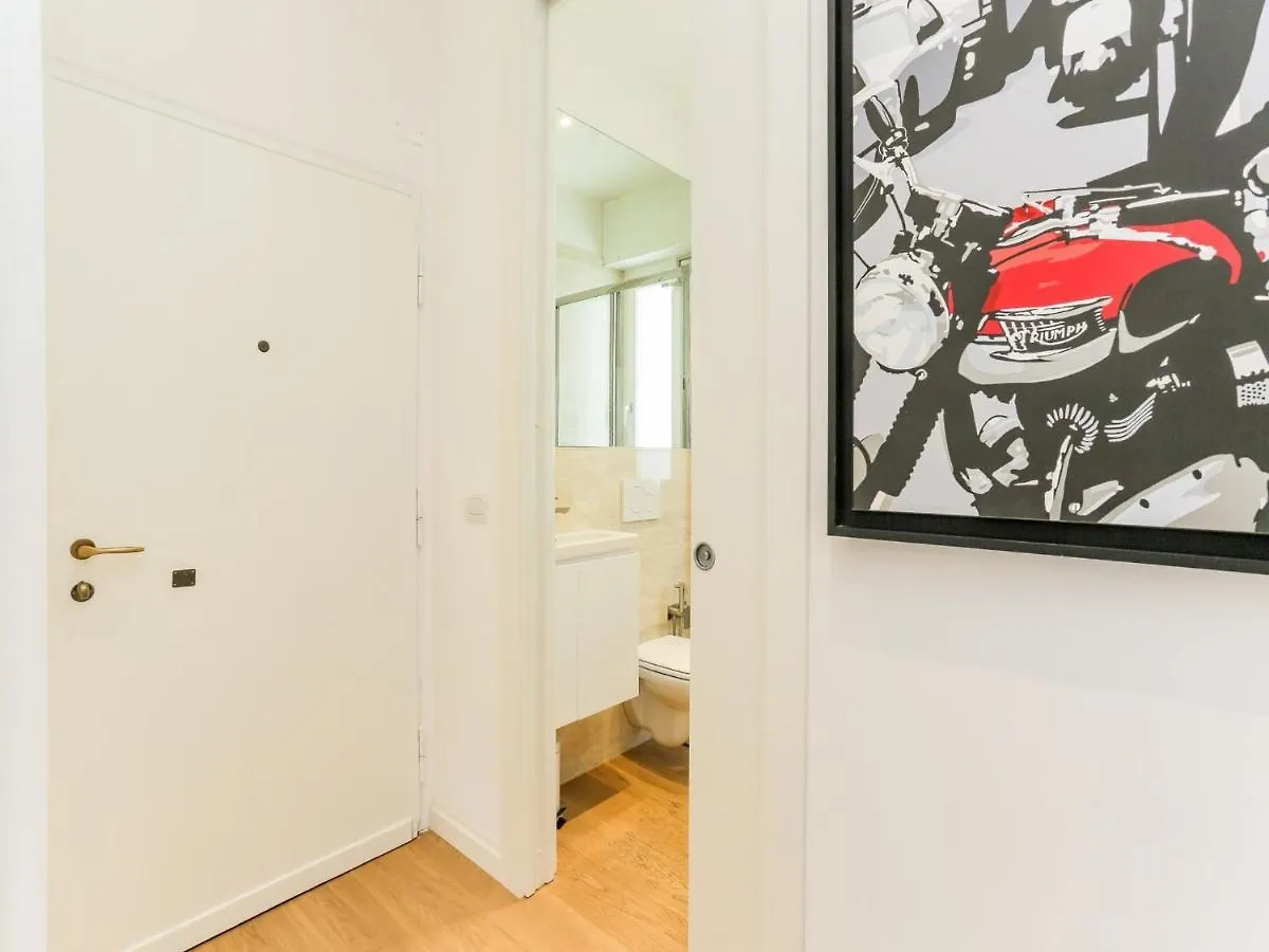 The Best Rent - Apartment With Balcony In Amendola Milan