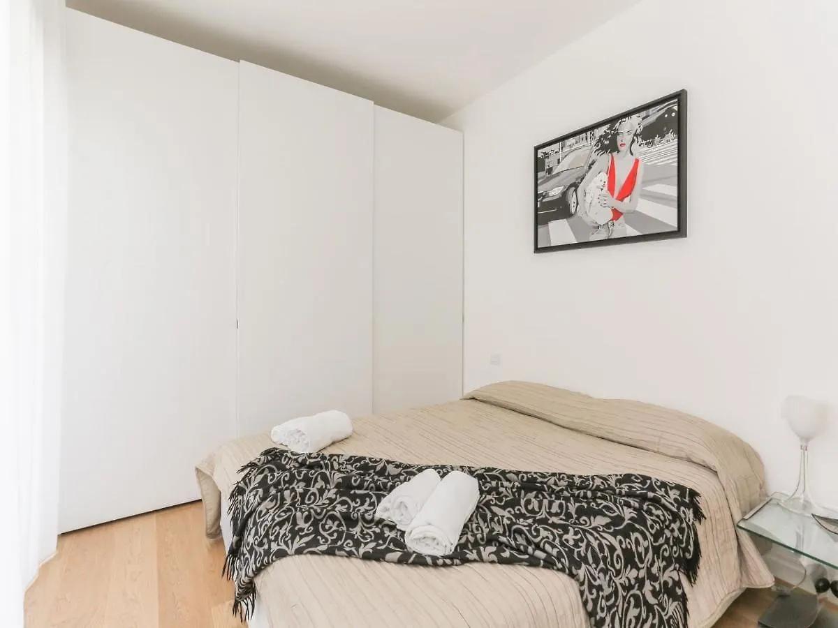 The Best Rent - Apartment With Balcony In Amendola Milano Italien