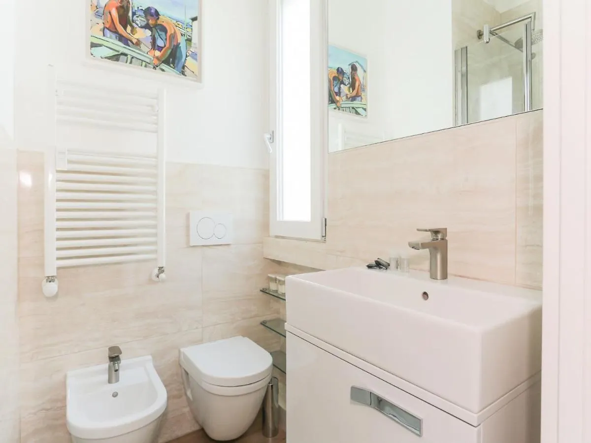 The Best Rent - Apartment With Balcony In Amendola Milan
