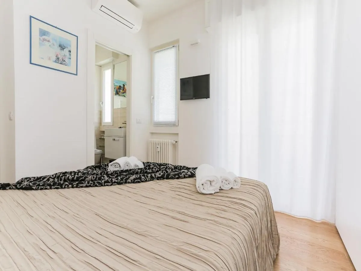 The Best Rent - Apartment With Balcony In Amendola Milan